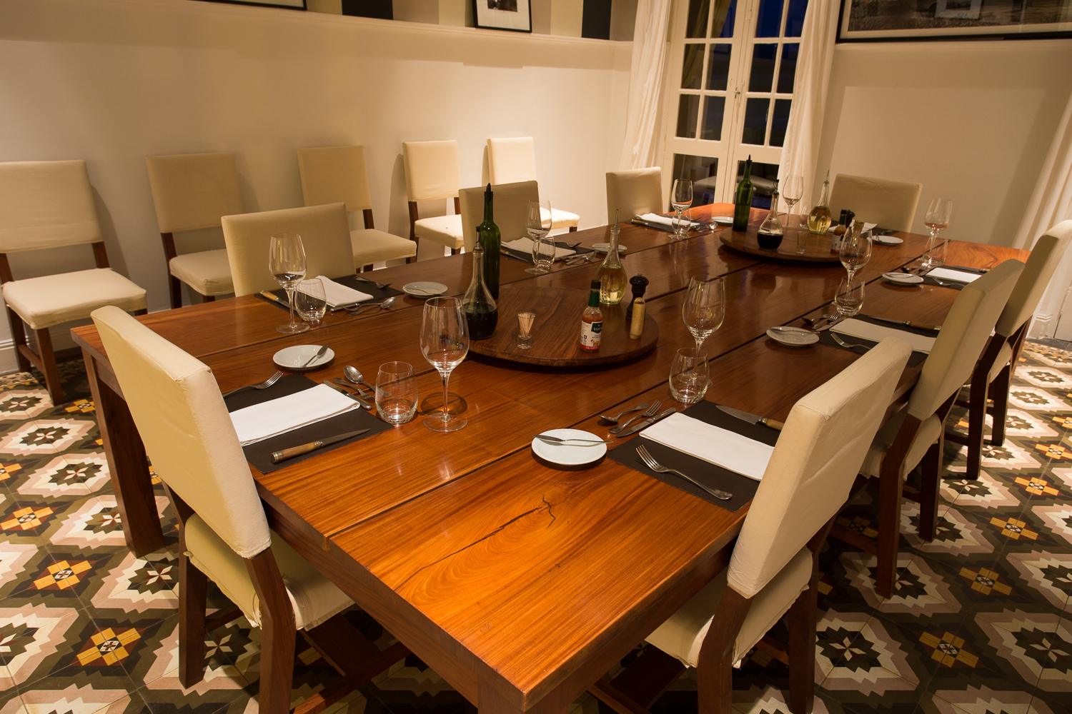 Pica Zuro dining room